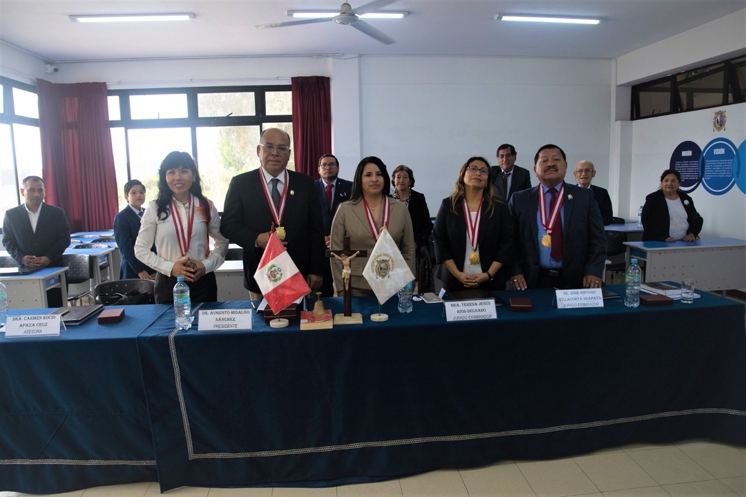 Felicitaciones a Anita Reyes, nuestra flamante doctora en Administración con investigación sobre gestión documentaria